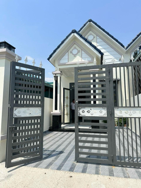 Làm ăn thua lỗ thanh lý nhà cấp 4 ngay Thị Trấn