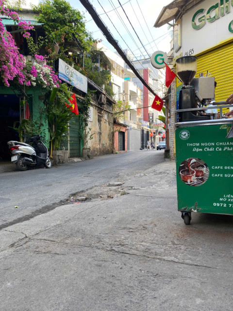 Cho thuê nhà mặt tiền. Tiện kinh doanh và ở. Mặt tiền 77 Tăng Bạt Hổ, Phường 11, Bình Thạnh.