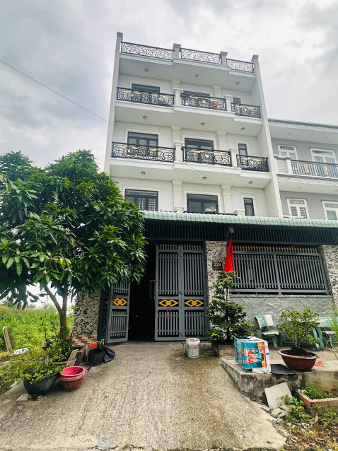 Bán nhà mặt tiền sông đẹp giá tốt đầu tư