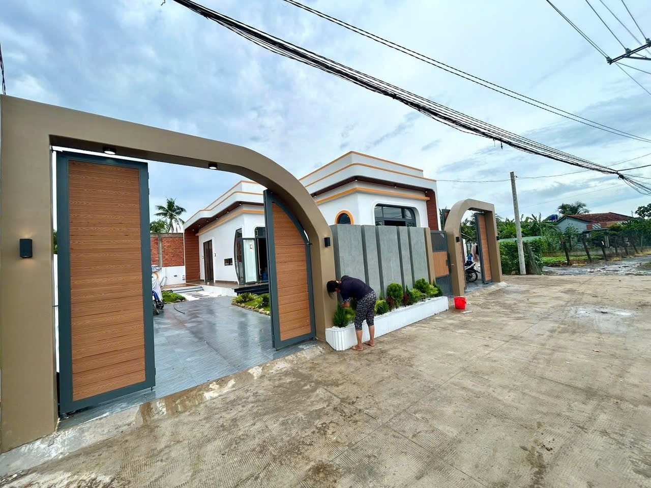 🏡 BÁN NHÀ VƯỜN MINI – VỊ TRÍ ĐẸP – GIÁ CHỈ 2 TỶ 150
📍 Đường Tập Đoàn 8, Bình Chánh
📐 Diện tích: 10 x 32m – Sổ hồng riêng, pháp lý minh bạch