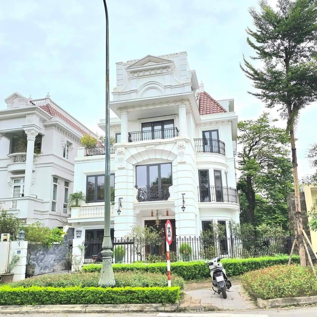 BÁN BIỆT THỰ KĐT CIPUTRA, TÂY HỒ. 305M2 - 4 TẦNG. MT 16M.