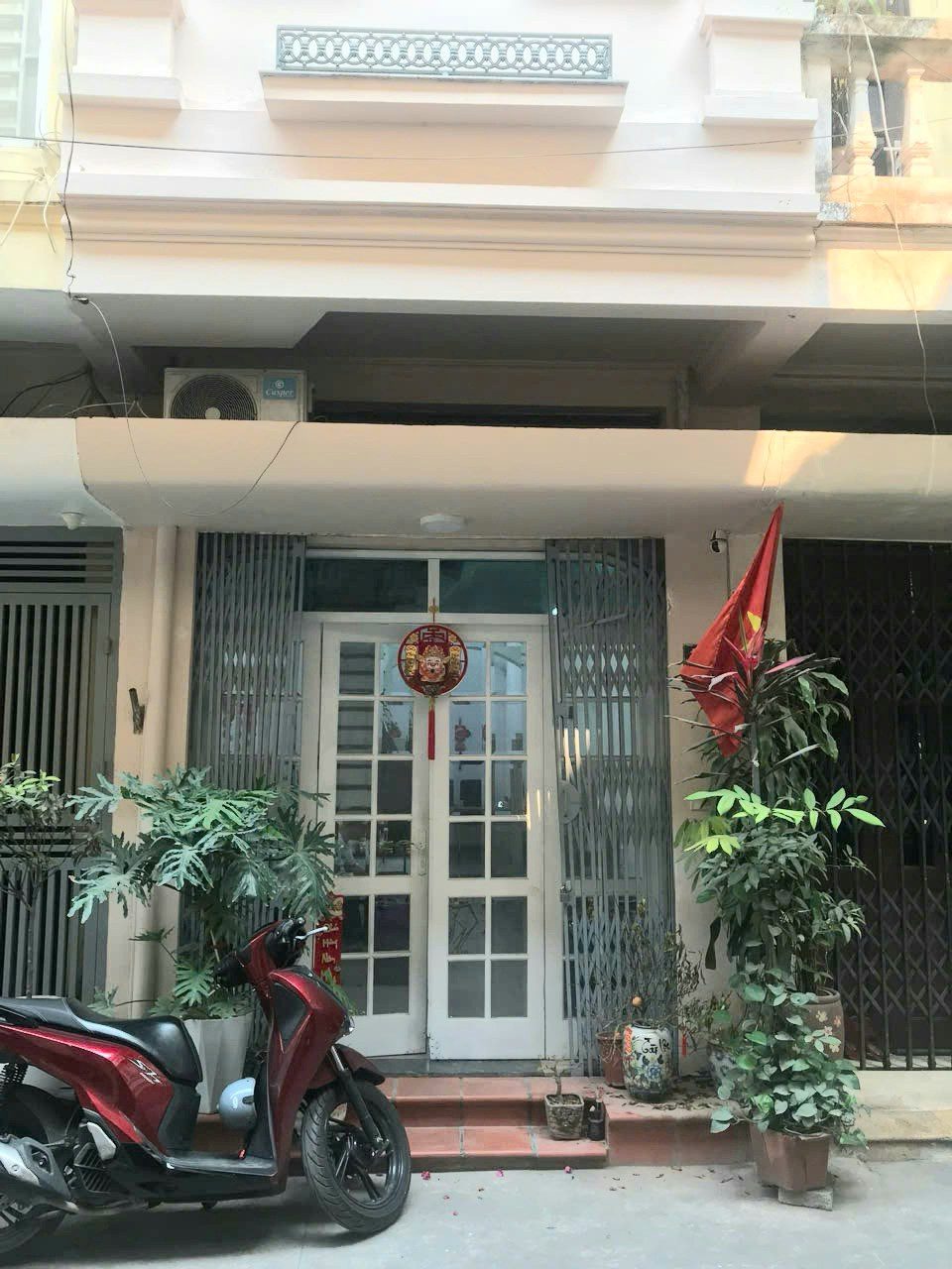 Cho Thuê Nhà Tây Sơn 35M² 4,5 Tầng 4 Ngủ - Nội Thất CB - Ô Tô Đỗ Cửa - Giá Thuê 13,5tr