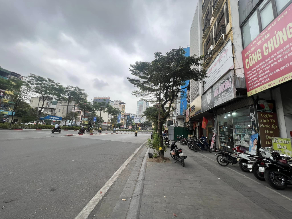 BÁN NHÀ PHỐ TÂY SƠN, 4 TẦNG, NGÕ Ô TÔ, KHU VIP GẦN PHỐ, 6 TỶ