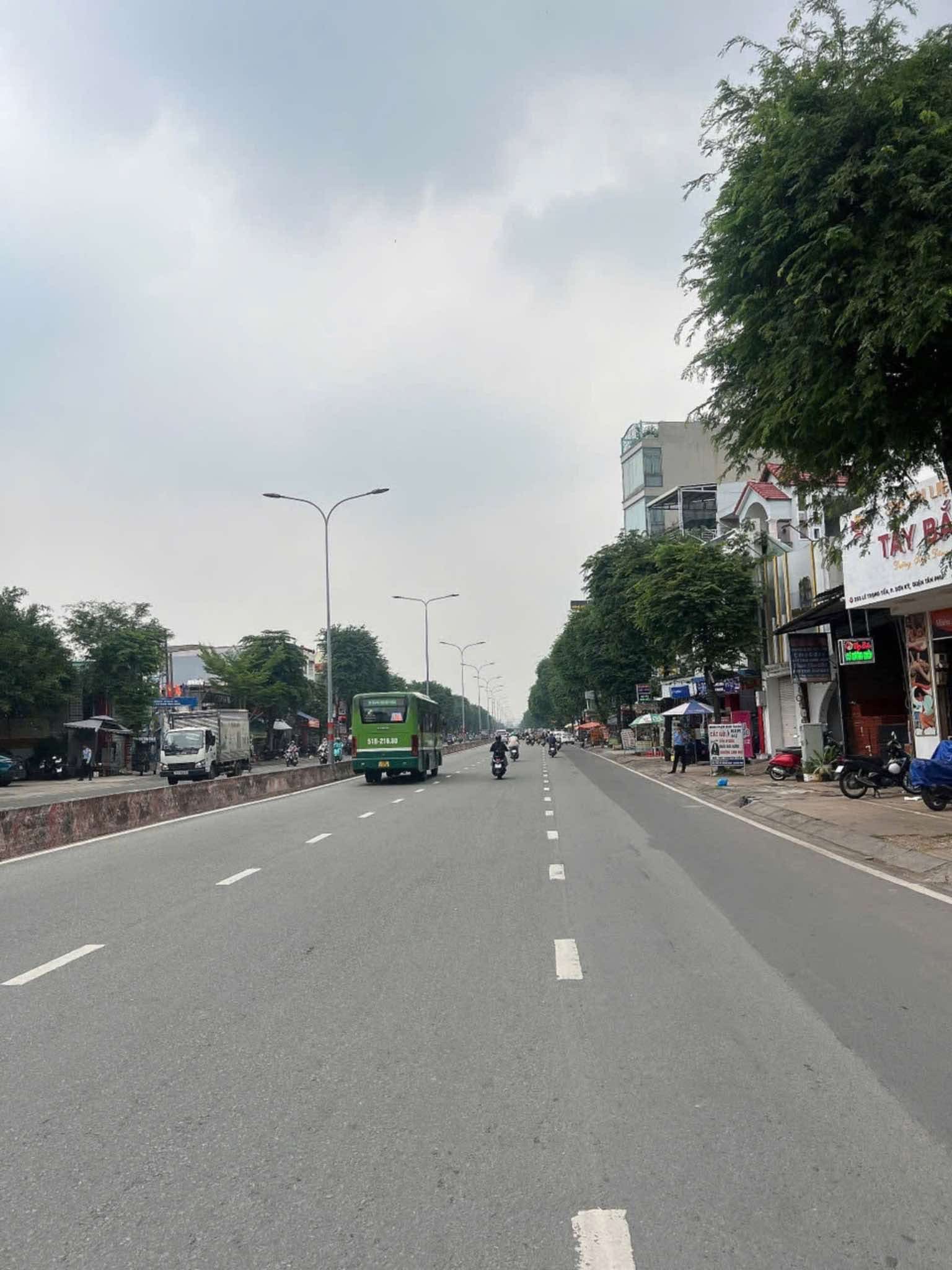 Bán đất 4577.5m² ngang 30m 🔥 SIÊU PHẨM MẶT TIỀN ĐƯỜNG TÂY THẠNH – GIÁ GIẢM SỐC 100 TỶ 🔥

💰 Giá cũ: 320 TỶ 👉 Nay chỉ còn 220 TỶ
📉 Cơ hội đầu tư cực hiếm trong khu vực!