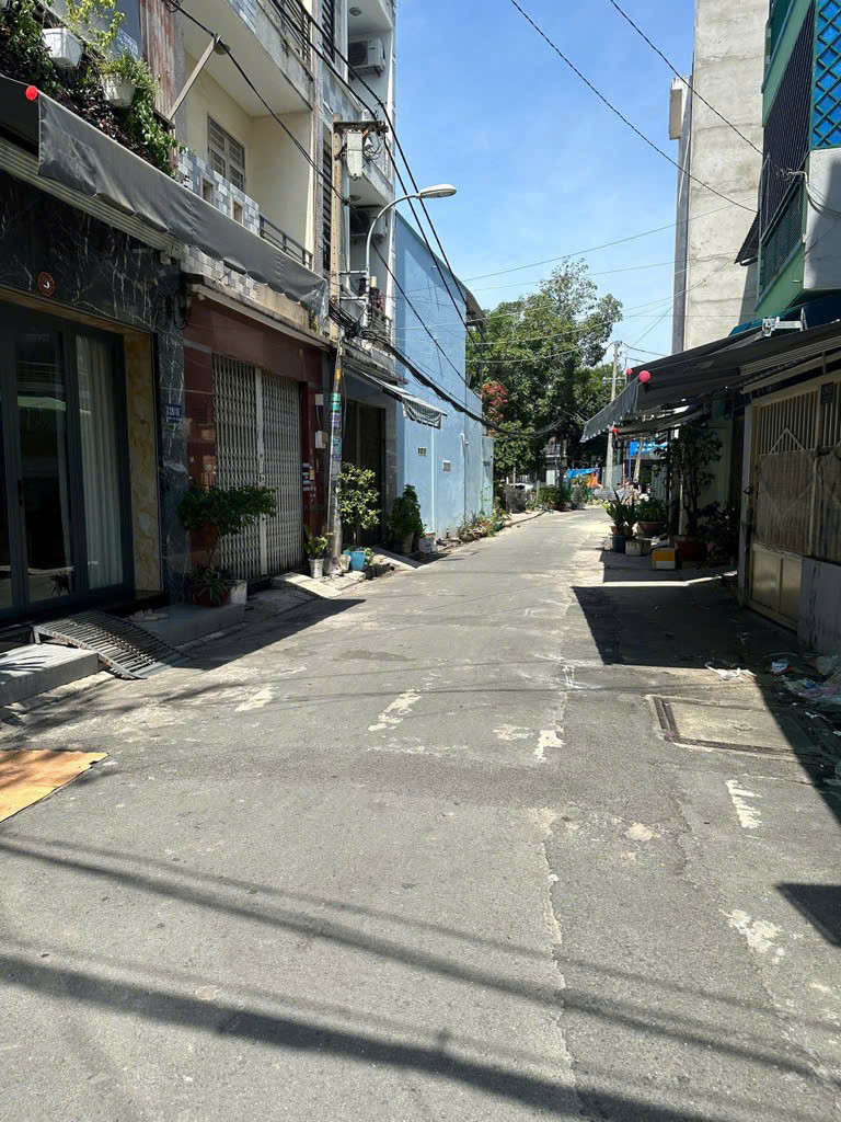 Nhà Tân Phú, 5 Tầng, Ngang 4,2M, 4 PN, kế ĐH Công Thương, Chỉ 4,9 tỷ