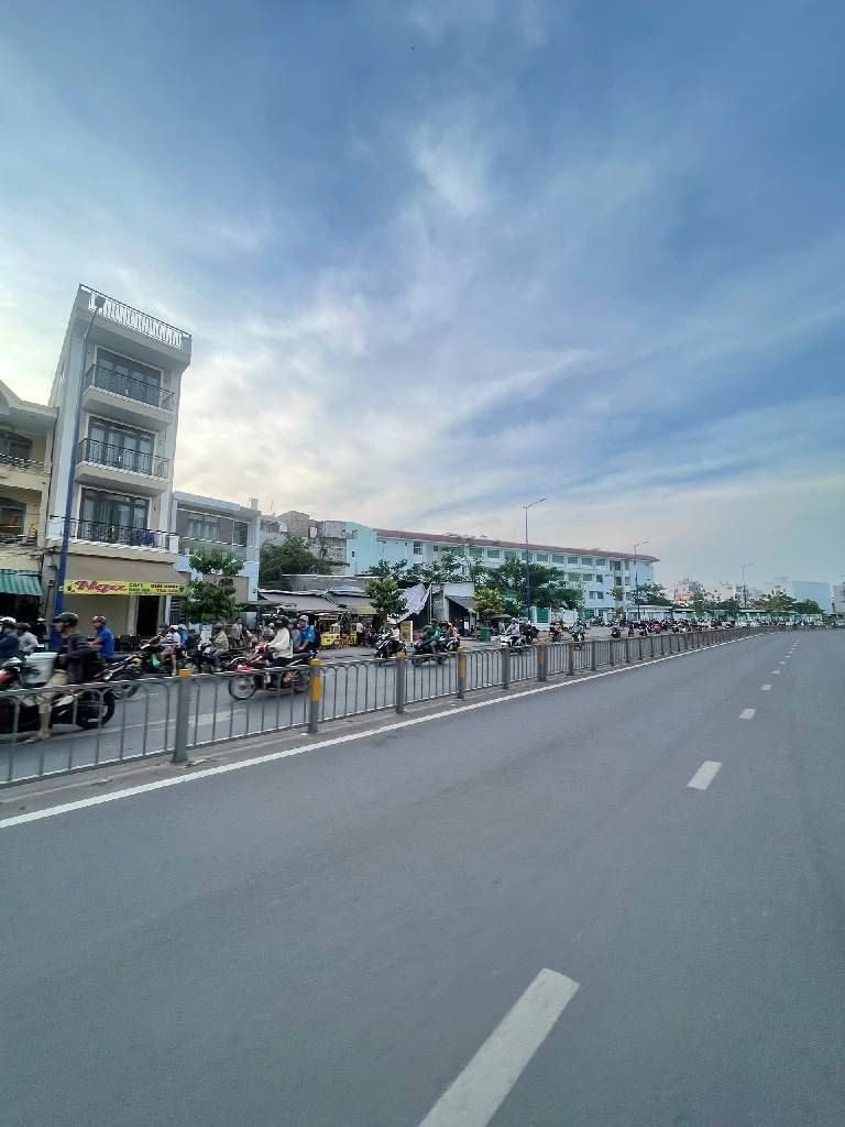 SIÊU PHẨM ĐẦU TƯ 4 TẦNG 71M2 CÓ SẴN DÒNG TIỀN NGAY TÊN LỬA NHIK 5 TỶ
