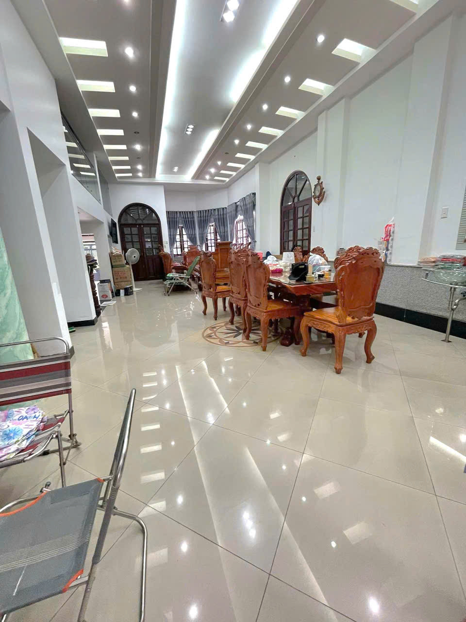 Bán Biệt Thự Mặt Tiền Khu Tên Lửa - DT: 200m2 (10mx20m) - 6PN - Tặng Nội Thất - Nhỉnh 19 Tỷ TL Mạnh