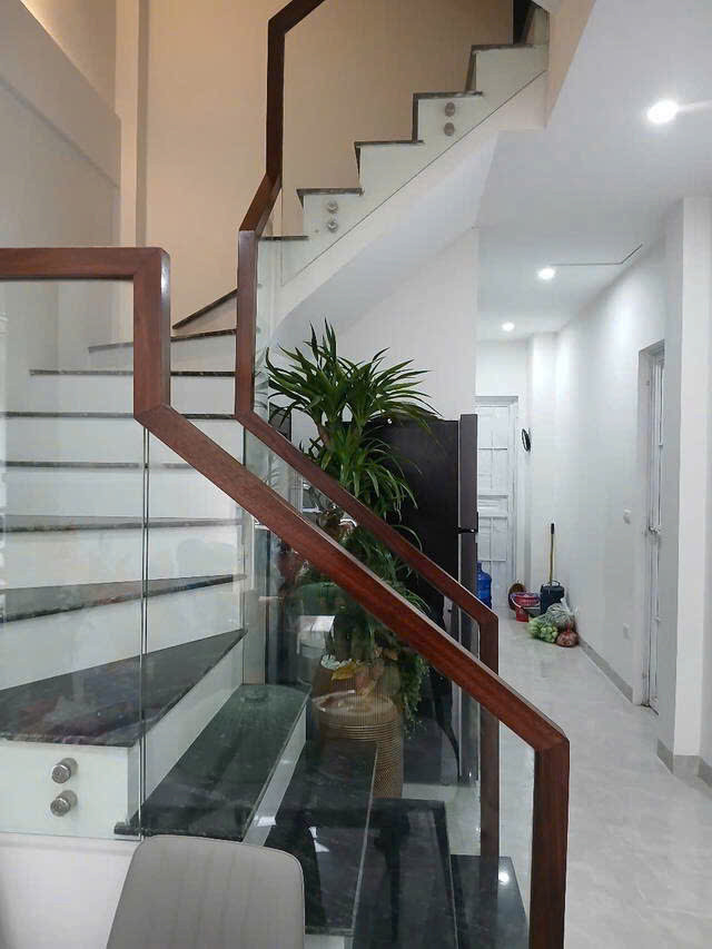 (BÁN SIÊU PHẨM THẠCH BÀN - LONG BIÊN - THANG MÁY - ĐỪƠNG ÔTÔ TRÁNH - ĐA DẠNG TIỆN ÍCH - AN SINH ĐỈNH)