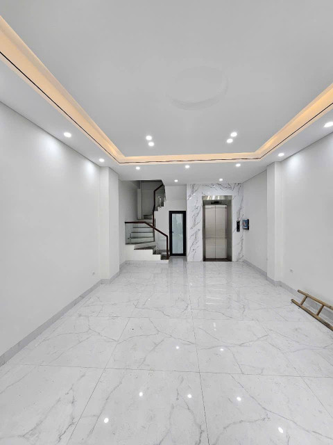 Thạch Bàn,Long Biên nhà mới kính coong DT49m x mt4.6m giá chào 8.6 tỷ