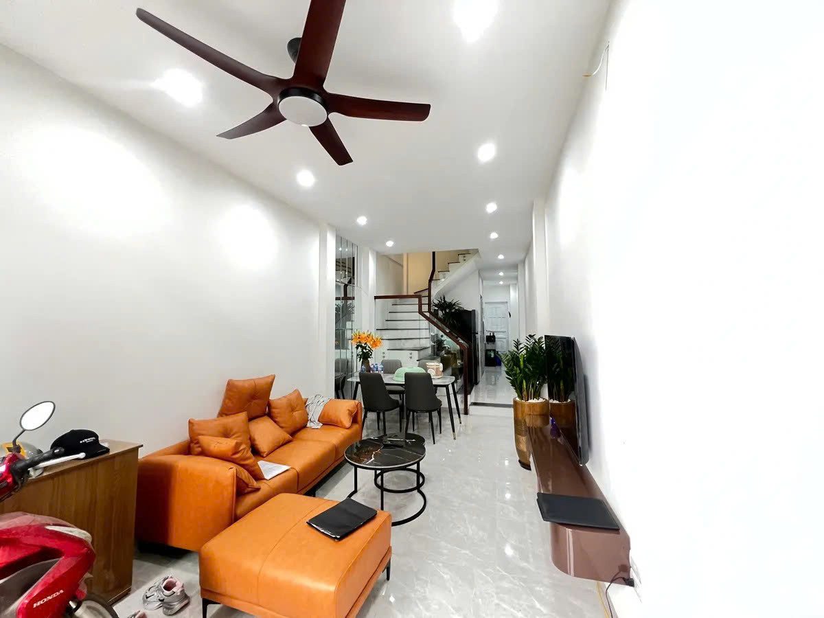 NHÀ MỚI ĐẸP Ô TÔC CHÁNH- NGỦ TRONG NHÀ Thạch Bàn 46m2 X 5 tầng,10.5 tỷ Long Biên.