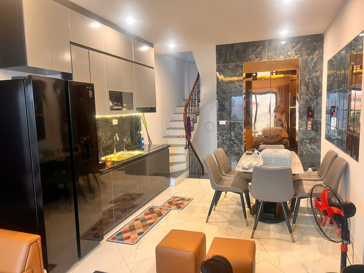 THẠCH BÀN, LONG BIÊN 6T THANG MÁY NHÀ ĐẸP Ở NGAY, GẦN Ô TÔ TRÁNH