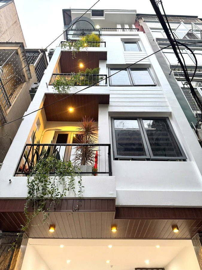 - Thái Hà - Đ. Đa. 1 nhà ra phố. Ngõ thông ô tô tránh, có vỉa hè. Phù hợp vừa ở vừa KD VP
- DT 70m 6 tầng MT 5m. Giá 29,7 tỷ