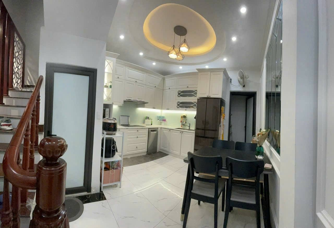 Bán Nhà! Thái Hà,Ngõ Oto,Phân Lô,DT: 40m2 x 4tầng,MT:4m,Giá: 14.8 tỷ Đống Đa