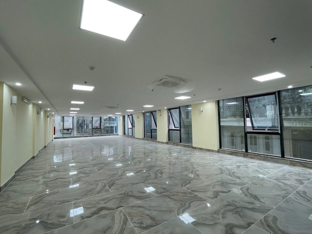 BÁN TÒA NHÀ MẶT PHỐ THÁI HÀ, ĐỐNG ĐA - LÔ GÓC 267M² x 8 TẦNG - MT 8M - DÒNG TIỀN 250TR/TH