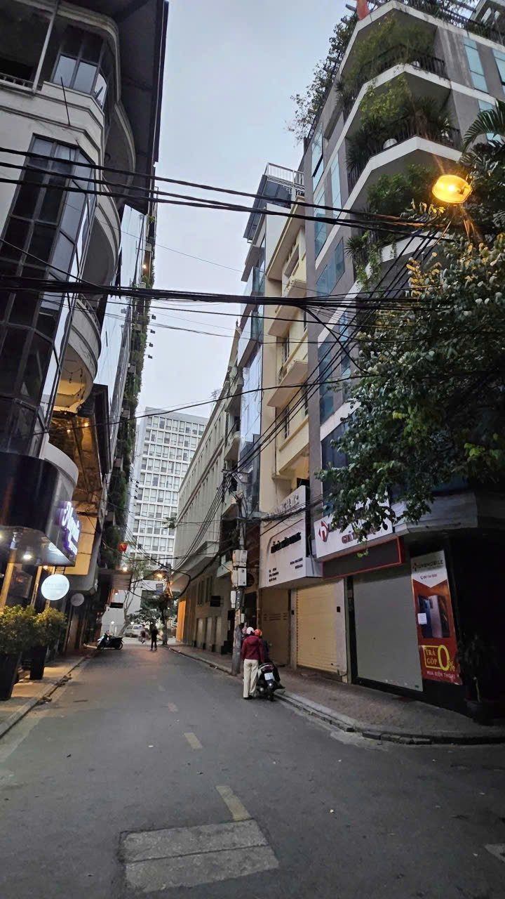Cho Thuê Nhà Mặt Phố Thái Hà 45M² 5 Tầng 4 Ngủ - Thiết Kế Tầng 1 Thông Sàn Kinh Doanh Đỉnh - Giá Thuê 40tr