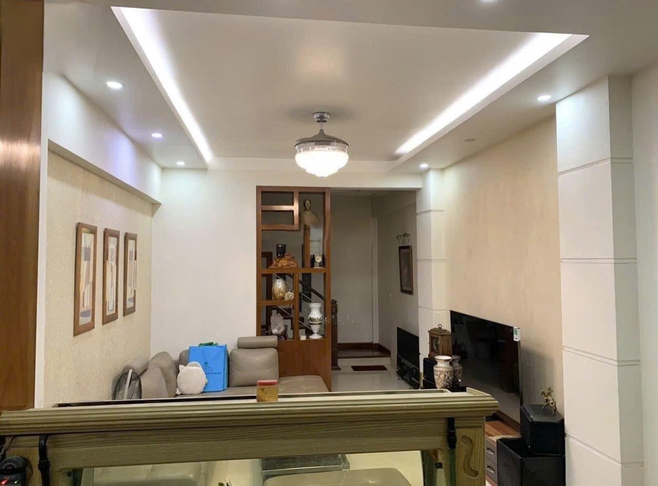 Cho Thuê Nhà Thái Hà 45M² 5 Tầng 3 Ngủ - Nội Thất Gỗ Xịn - Gần Phố - Giá Thuê 26tr