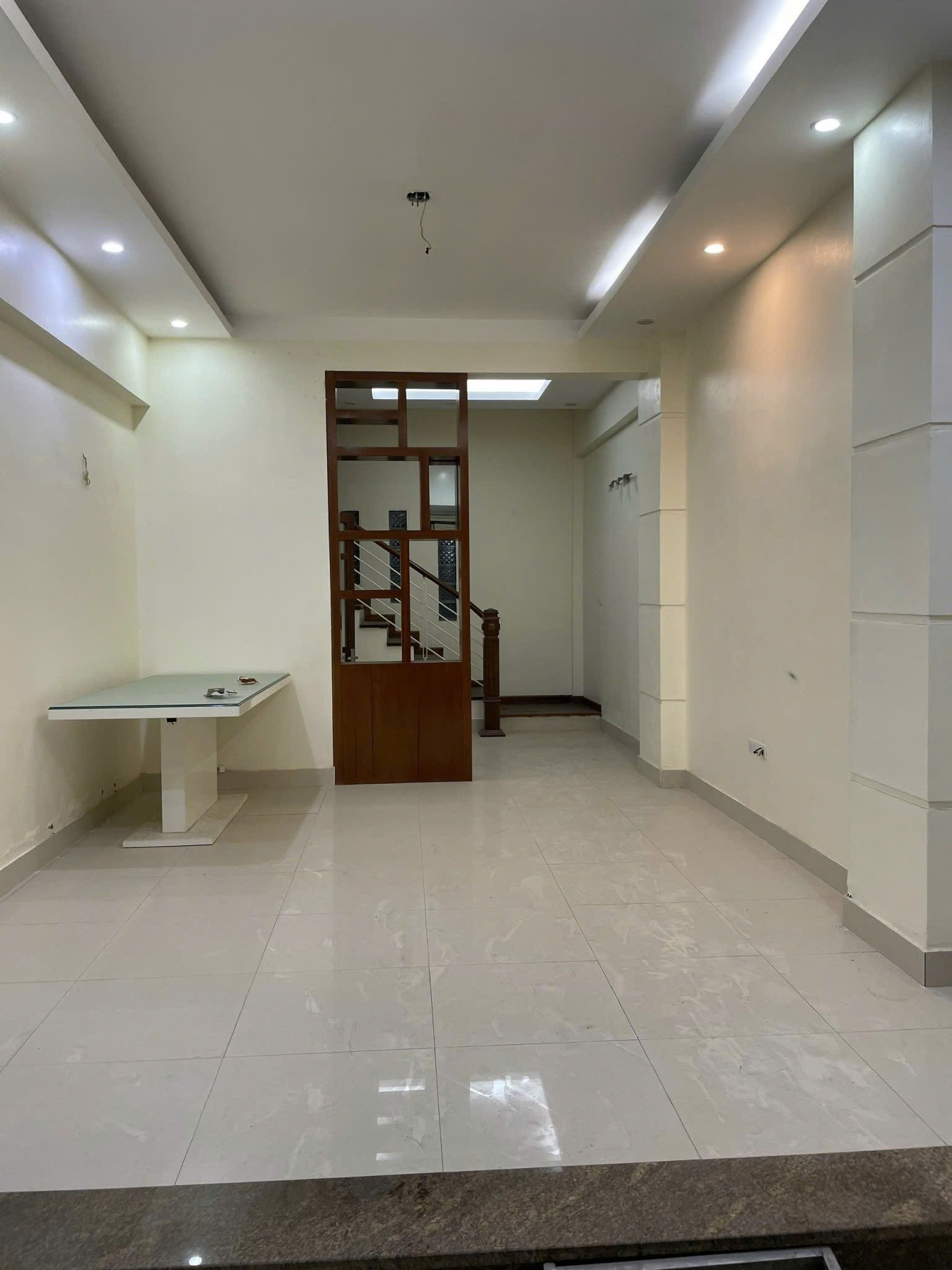 Cho Thuê Nhà Ngõ 117 Thái Hà 45M² 5 Tầng 3  Ngủ - Công Năng Hoàn Hảo - Ở, Kinh Doanh - Giá Thuê 26tr