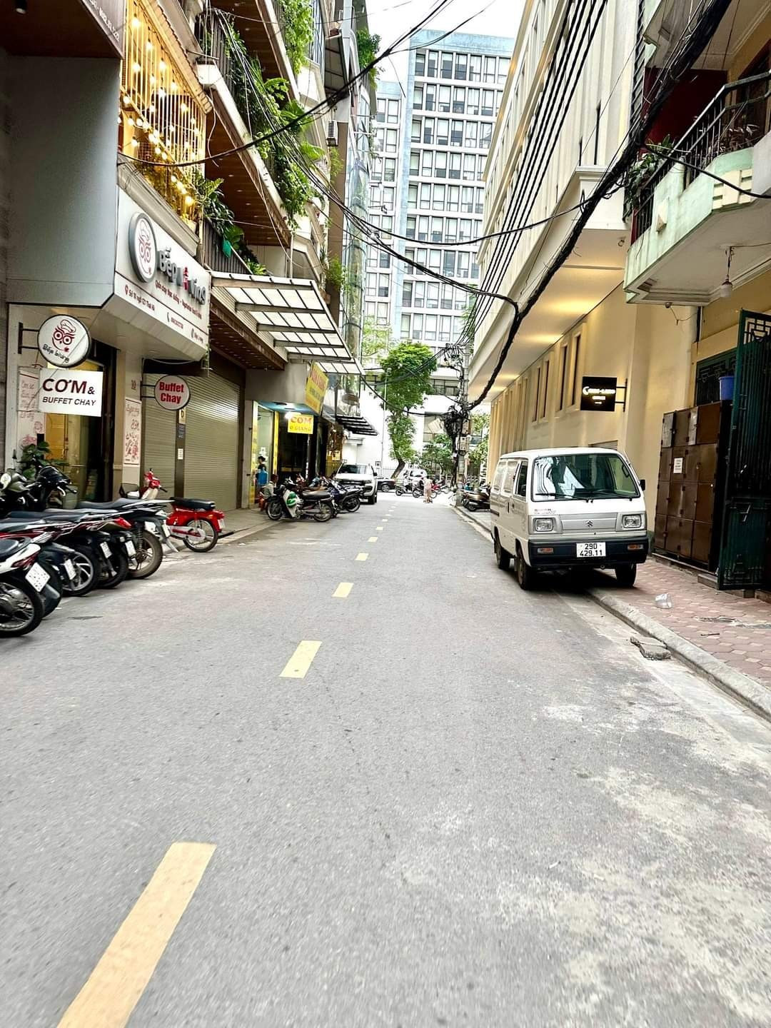 KHU VIP THÁI HÀ HOÀNG CẦU PHÂN LÔ, Ô TÔ, VỈA HÈ KINH DOANH SẦM UẤT GIÁ 29.5 TỶ.