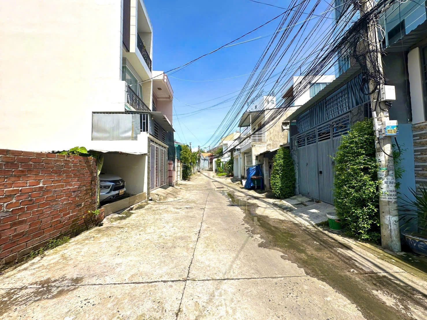 Bán lô đất ngay khu dân cư Thái Khang - Phước Đồng - Phường Nam Nha Trang 

— 𝐃𝐢𝐞̣̂𝐧 𝐭𝐢́𝐜𝐡:  100,1m2 ngang 5m
- Cách đường Thái Khang 50m
- Đường 5m ô thô thoải mái
- Khu đông dân cư
- Gần chợ, trung tâm hành chính

— 𝐆𝐢𝐚́ 𝐛𝐚́𝐧:  chỉ 3tỷ bớt lộc (