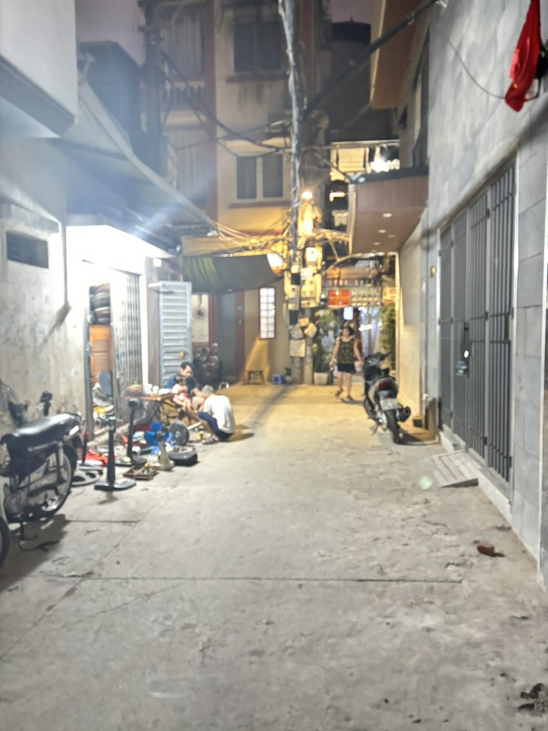 Thế Long ẩn hiện, Nhà đep như Ngọc giữa lòng Hà Nội, ô tô vào nhà, chuẩn khí đón tài giữ phúc