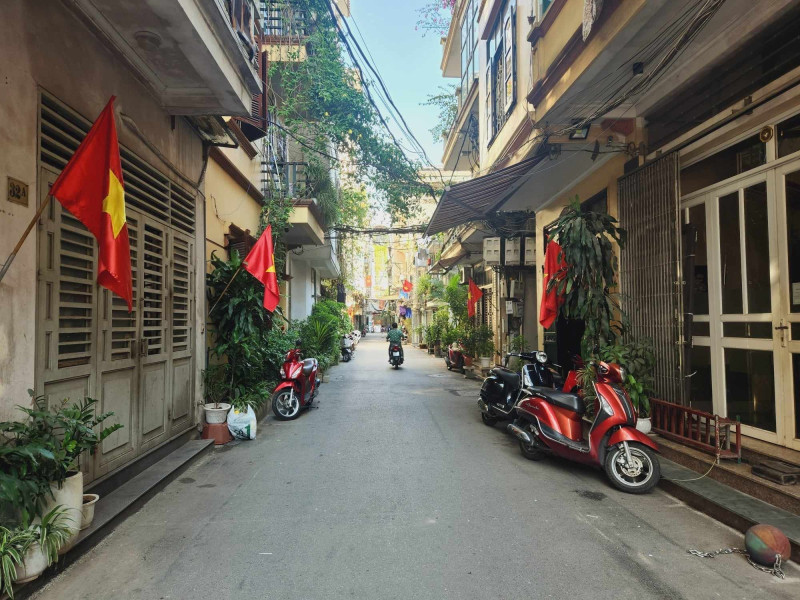 Bán nhà phố Thái Thịnh, Đống Đa, lô góc, ô tô tránh, vừa ở vừa kinh doanh
