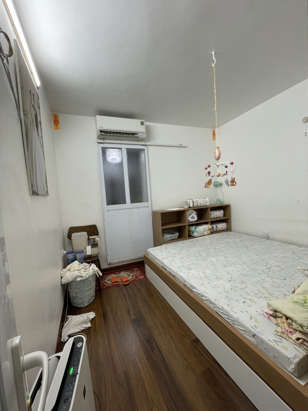 Bán căn hộ tập thể Thái Thịnh, Vĩnh Hồ, Đống Đa, nhà đẹp, 10m ra phố, ô tô đỗ chân cầu thang