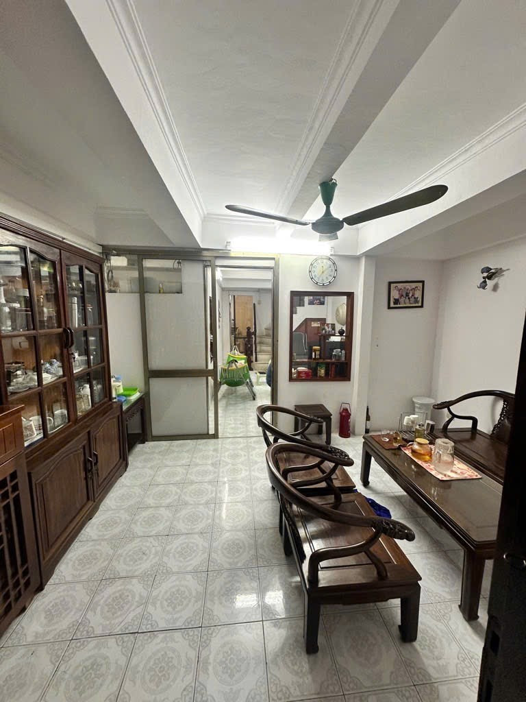 Bán căn hộ tập thể Thái Thịnh, Vĩnh Hồ, Đống Đa, gần ngay phố, 120m2, 4 ngủ, nhà đẹp ở luôn