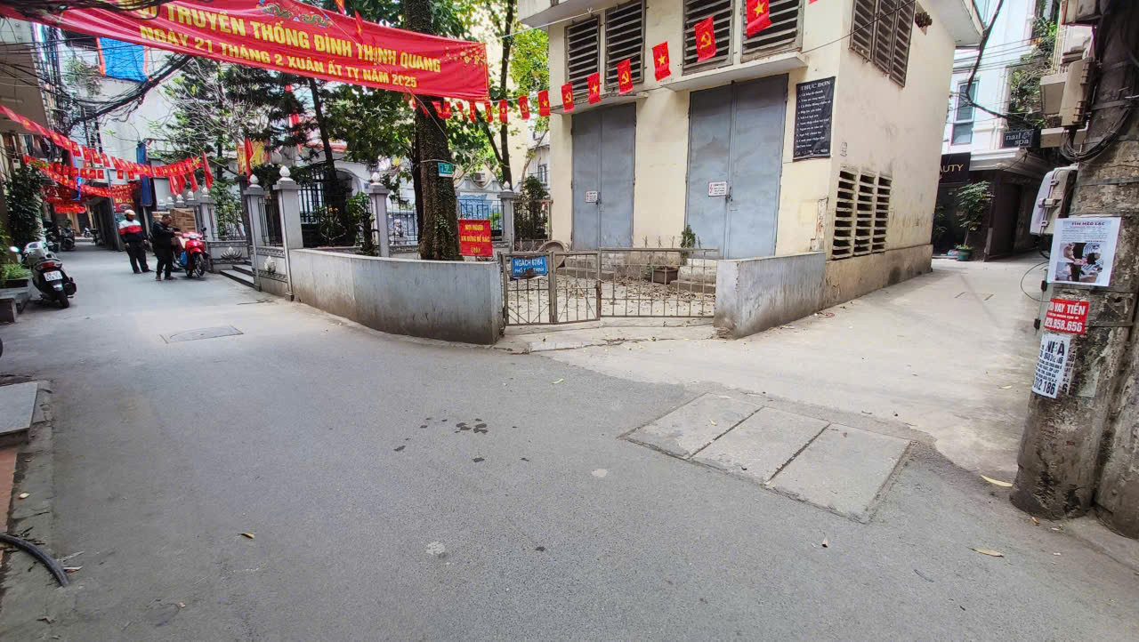 Cho thuê nhà ngõ 77 Thái Thịnh, 36m2 x 3 tầng, 2 ngủ, 2 WC - ở gia đình kết hợp kd