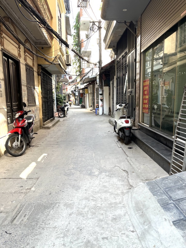 Cần bán nhà mới đẹp Phố Thanh Am, Long Biên - Ô tô đỗ cửa, sổ đỏ chính chủ!