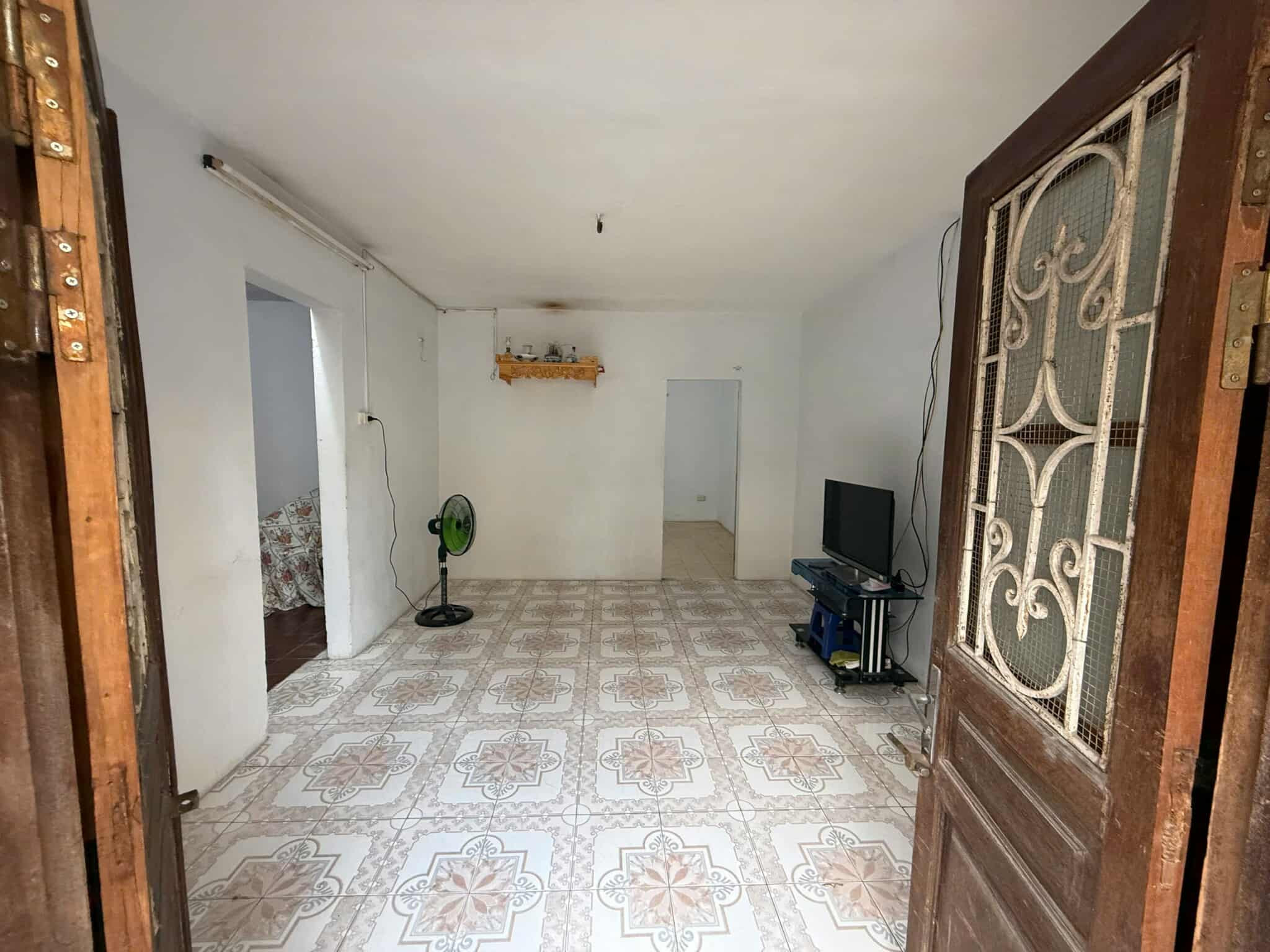 CHO THUÊ CĂN HỘ TẬP THỂ THÀNH CÔNG BA ĐÌNH, 3 NGỦ, SÂN RỘNG TRƯỚC NHÀ