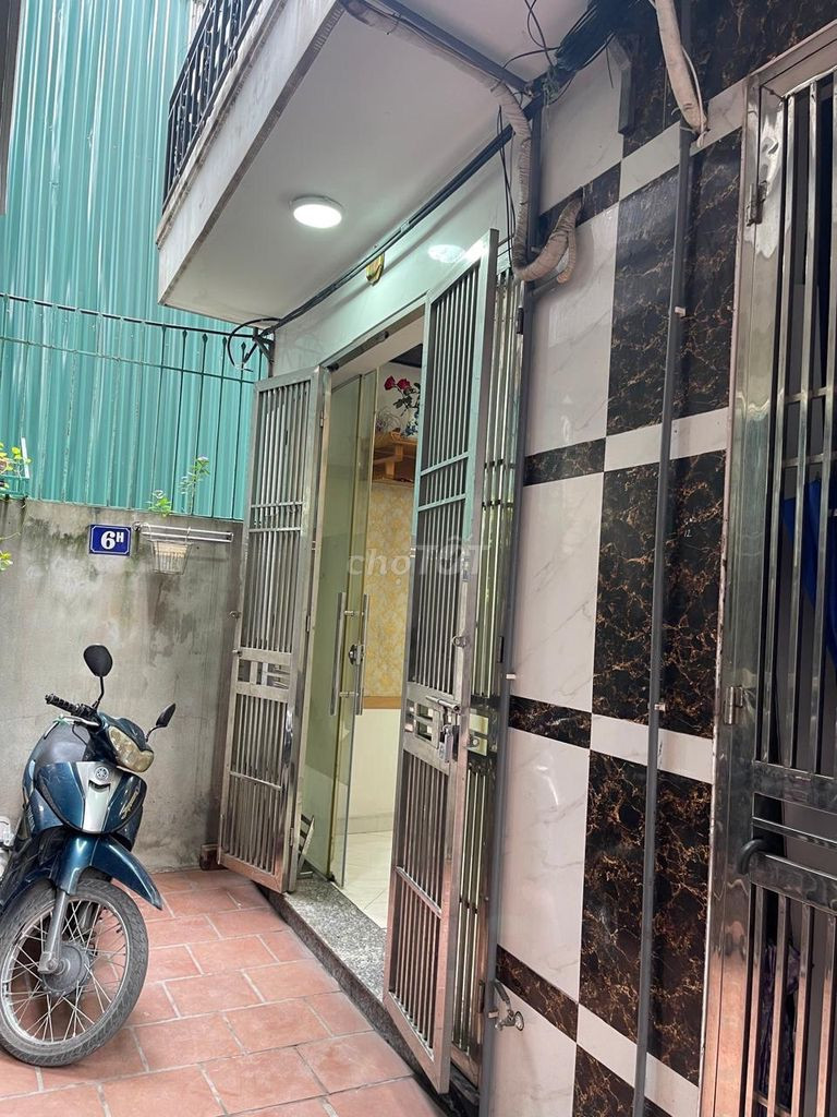 Bán nhà 25.6m² ngang 3m giá 6.3 tỷ phố Thanh Lân,  Phường Vĩnh Hưng