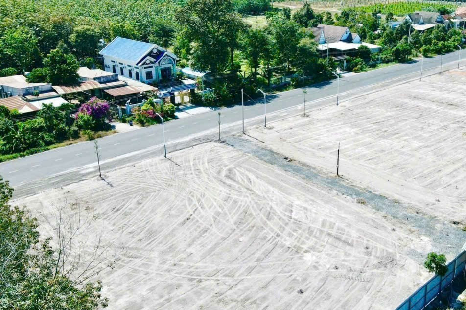 Mặt tiền đường nhựa 32m Minh Hưng Chơn Thành