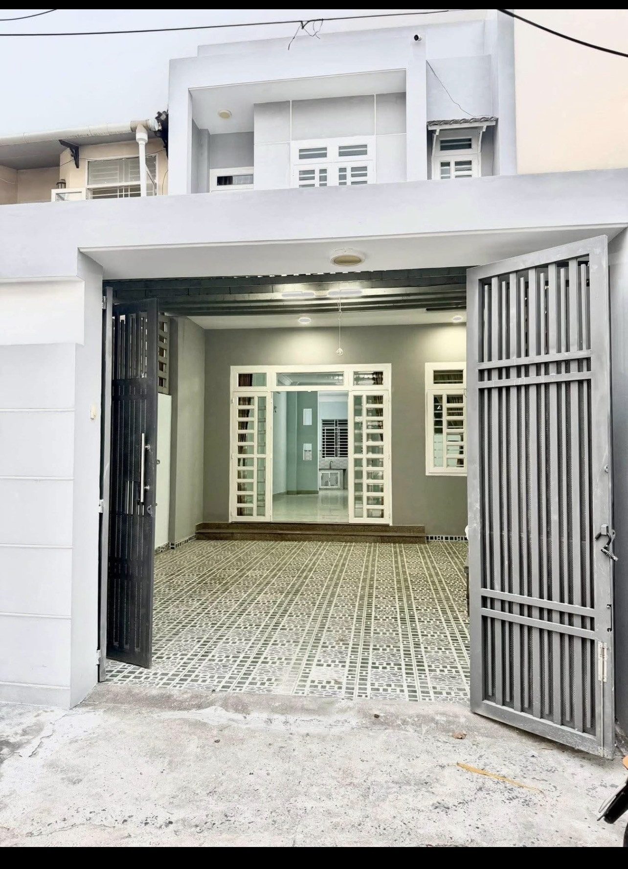 Cho thuê nhà TL 19, Thạnh Lộc, Q12 ( gần cầu vượt ngã tư ga, chợ cầu đồng ) 
💰: 13tr / tháng
📍Diện tích 5.5m x 20m . Tổng 110m2 
📍Gồm 1 trệt 1 lầu ( 4p ngủ + 2 toilet + 1 sân 6m ) 
📍Tiện ích : Ngay chợ , trường học , khu ăn uống xầm uất . Đường trước 