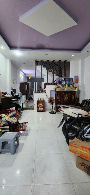 🏠Cho thuê nhà 2 tầng Thạnh Lộc 22  quận 12- DT 60m2(4x15) 2PN- giá 7tr
✅Gần Ngã Tư Ga
✅Dt 4x15 Gồm 2pn 2wc 
👉 Hẻm xe hơi 🚗 
✅Sẵn 2 máy lạnh 
#Giá thuê 7tr 
👉 15/6 nhận nhà
Vị trí Gần Ngã Tư Ga, Hà Huy Giáp, Trường ĐH Nguyễn Tất Thành, Nguyễn Oanh...