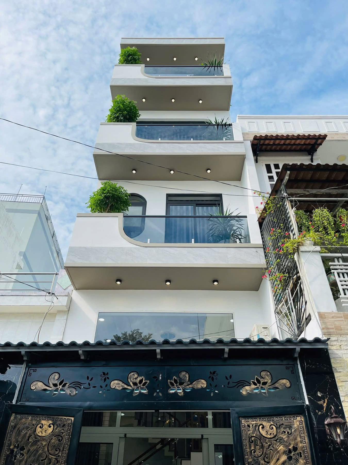 Cô Năm bán nhà 50m2 xây 4 tầng Thạnh Lộc 47,Q12 giá 2tỷ250.Gần cầu Phú Long.Hẻm 6m.Cho thuê 12tr