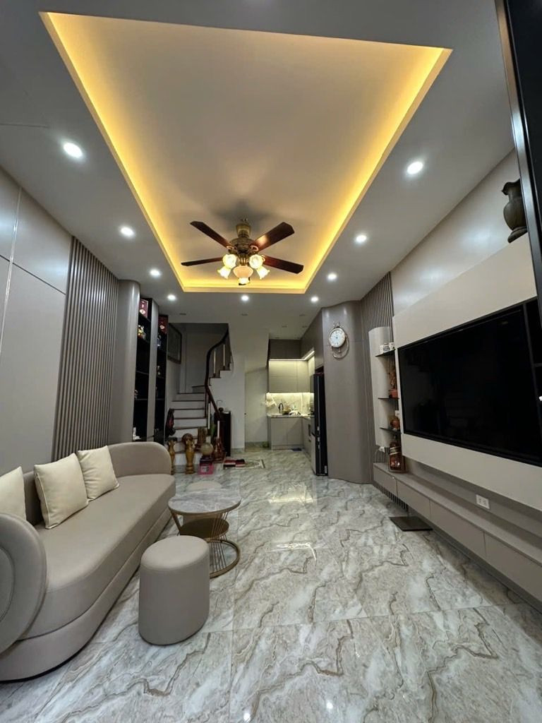BÁN NHÀ CHÙA QUỲNH – HOA HẬU LÔ GÓC – NHÀ MỚI Ở LUÔN
📐 35m² x 5 tầng | MT 3.6m | 💰 11.6 tỷ