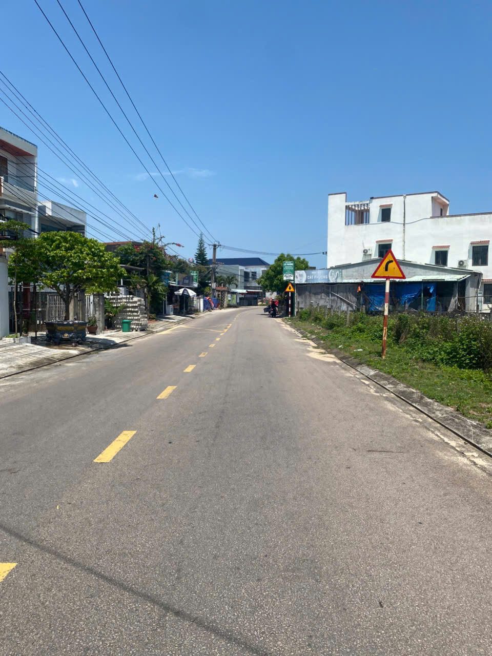 MẶT TIỀN ĐƯỜNG THANH NIÊN XÃ BÌNH MINH (NAM HỘI AN)