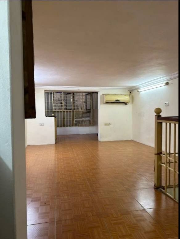 Cho thuê căn hộ Tập thể Tầng 2 Đường Thành 55m2, 5.5 Triệu