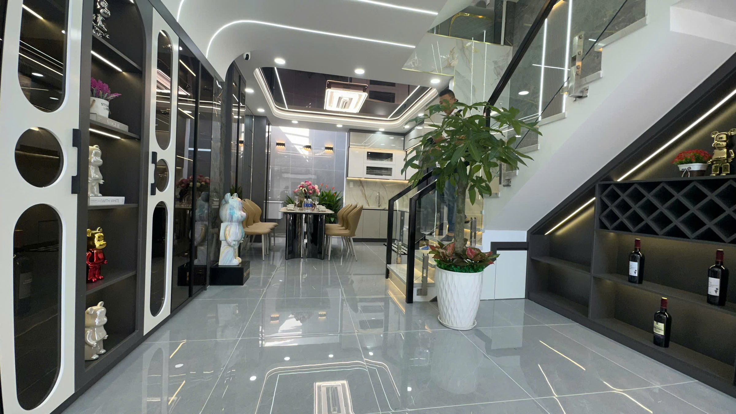 NHÀ MỚI - TRỆT - LỬNG - 3 LẦU, 4PN - 5WC, ĐƯỜNG RỘNG 7M, Q.12, GIÁ : 6TY 380TR