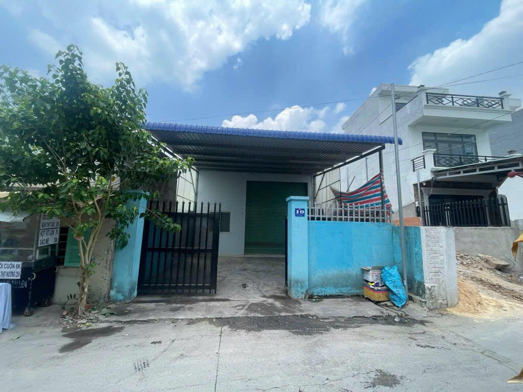 🌈MẶT TIỀN KINH DOANH THẠNH XUÂN 39 QUẬN 12- 175M2 )NGANG 7M) CHỈ HƠN 7 TỶ✈️

◾️Diện tích ngang 6,9m dài 25m 
◾️Hiện trạng nhà cấp 4 đang cho thuê kho giá 10tr/th
◾️Sổ vuông vức pháp lý chuẩn
◾️Hướng Tây Bắc
◾️Bank định giá hơn 7 tỷ chủ hỗ trợ khách vay ba