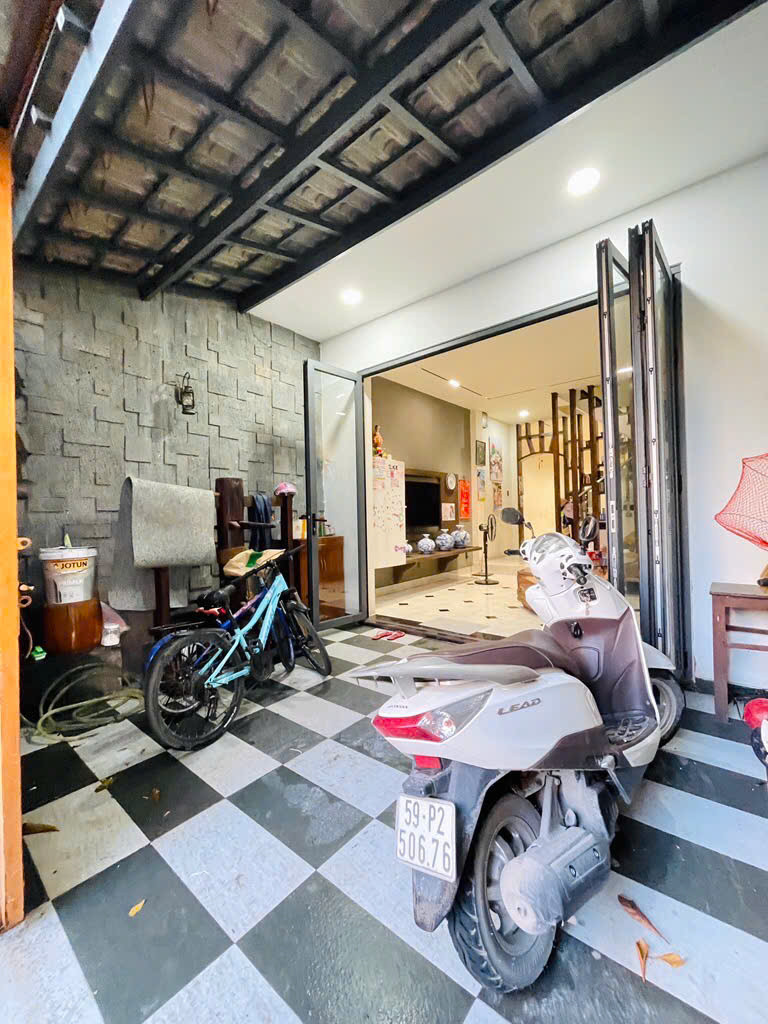 Bán nhà 2 tầng HXH Thạnh Xuân 52 Quận 12- DT 70m2 (4,5x15,5) chỉ 4,4💰

◾️Diện tích chuẩn ngang đẹp 4,5m dài 15,5m 
◾️Kết cấu 1 trệt 1 lầu sân thượng trước sau
◾️Công năng 3 PN 2WC sân thượng, ban công 
◾️Sổ vuông nét bank giữ hộ 1 tỷ 
◾️Hướng Đông Nam ( Đ