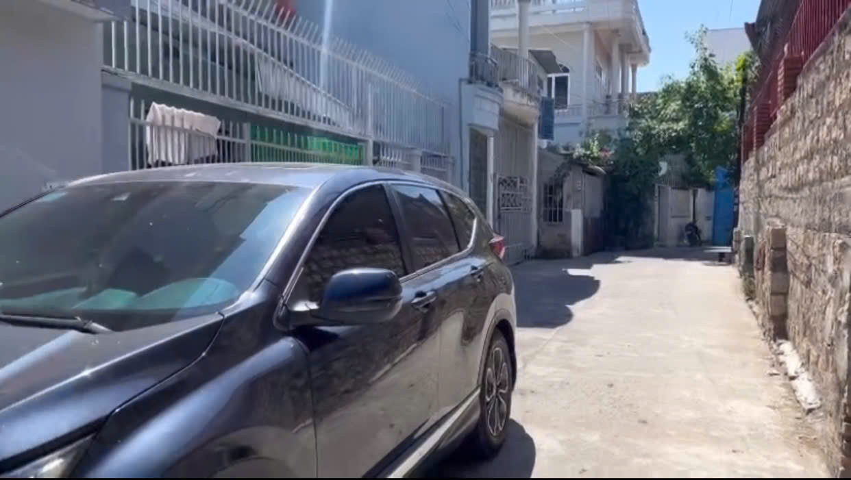 Hàng Đầu Tư - 
Bán nhà đường Tháp Bà phường Vĩnh Phước Nha Trang, 
Dt 59,6m2, ngang 6,9m. 
Giá bán 3,6 tỷ - Lh: 0916961496