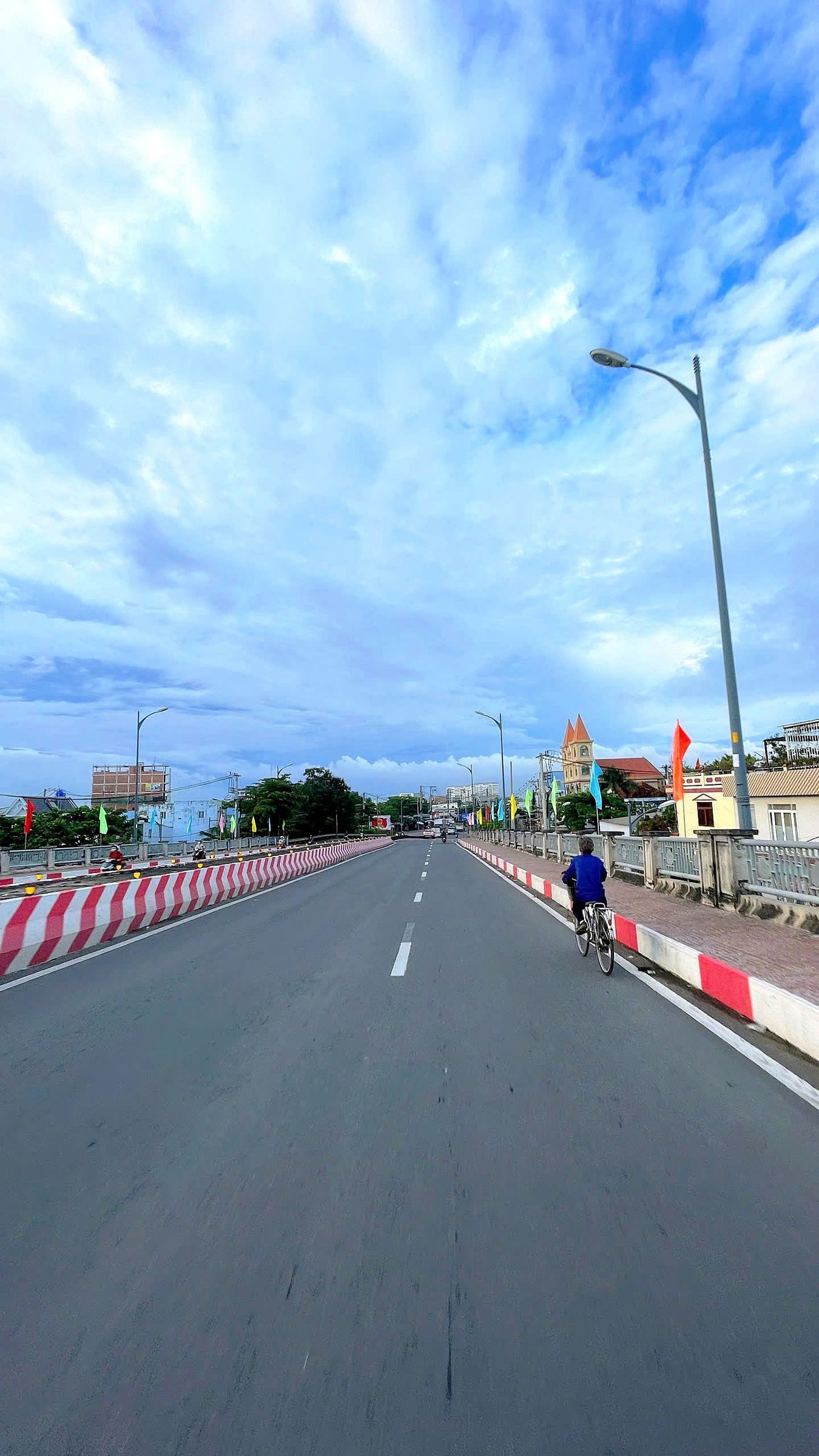 CẦN BÁN 92M2 NHÀ 1 TẤM MT THẾ LỮ KD BUÔN BÁN THOẢI MÁY