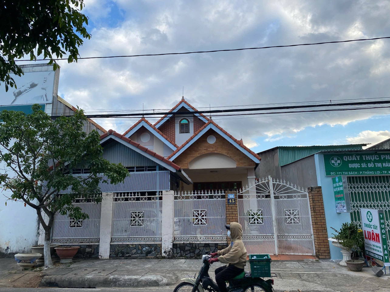 Cần bán nhà và đất ở trung tâm thành phố Kon Tum