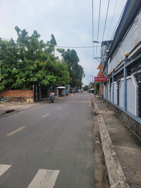 Bán nhà mặt tiền Thị Trấn Tân Hiệp, ngang 6.5m, giá 6.5 tỷ
