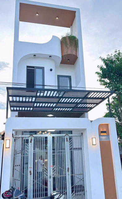 NHÀ VIP 2 TẦNG MẶT TIỀN THIÊN THAI . HÀNG HIẾM!