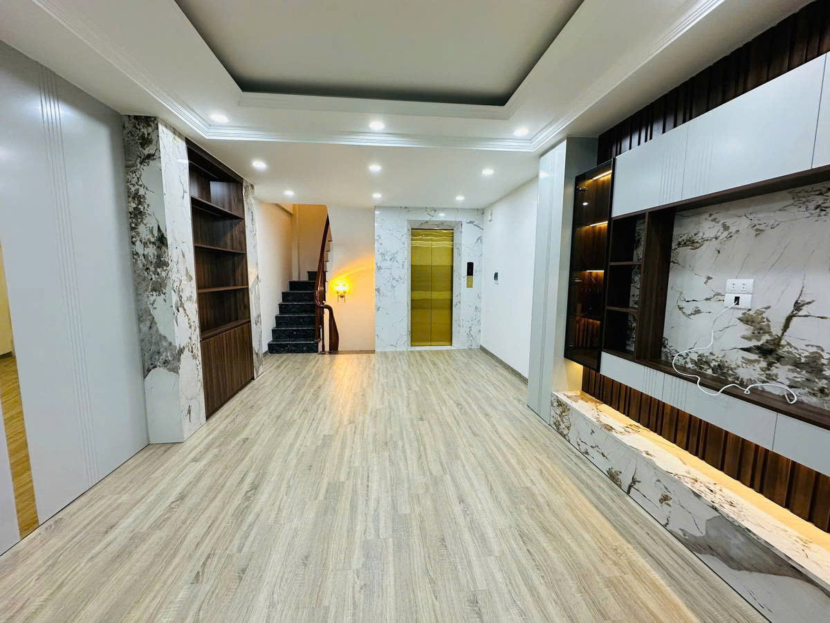 Bán nhà phân lô Thịnh Liệt, ô tô tránh, đỗ ngày đêm  DT: 45m2 x 7 tầng, MT: 4m chào : 12,9 tỷ