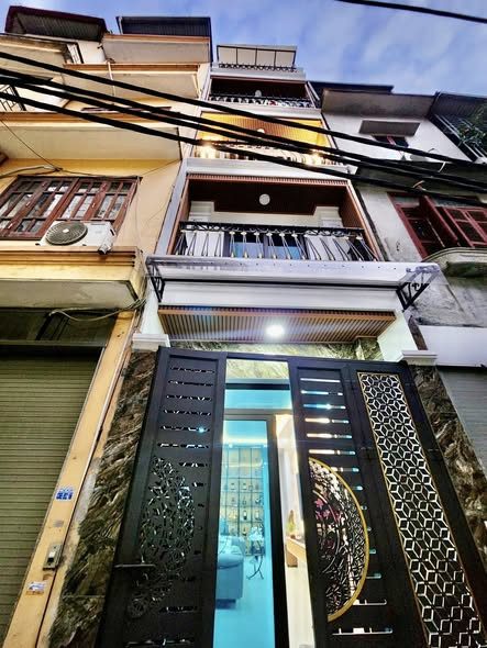 BÁN NHÀ PHỐ THỊNH QUANG. ĐỐNG ĐA. 5 TẦNG. THANG MÁY. GARA Ô TÔ.