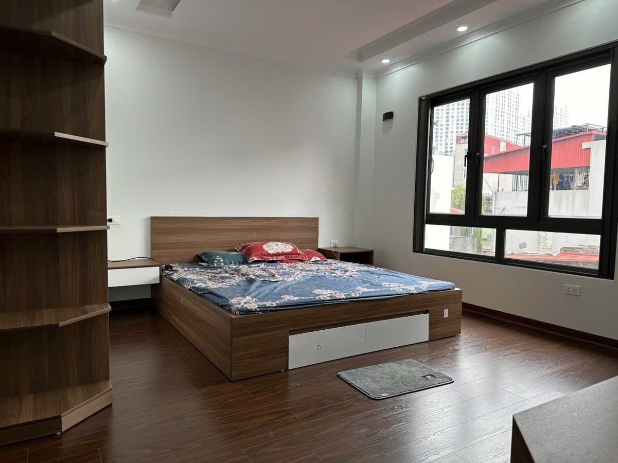 Bán Nhà Thịnh Quang. Đống Đa. 6 Tầng Thang Máy. DT 40m2. MT 6.4m. Giá 11.5 Tỷ.