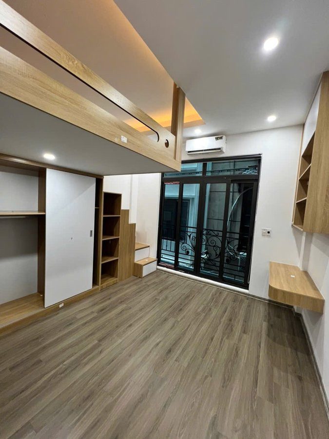 NHÀ PHỐ THỊNH QUANG ĐỐNG ĐA 6 TẦNG THANG MÁY 11PHÒNG DÒNG TIỀN 50tr/1THÁNG
Trung tâm ngay Phố Thái Thịnh , gần Ngã Tư Sở , Trường ĐHCĐ. ĐHTL - Phố Thái Hà - Chùa Bộc - Tiện ích xung quanh